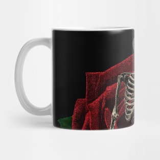 Human anatomy and roses: skeleton Mug